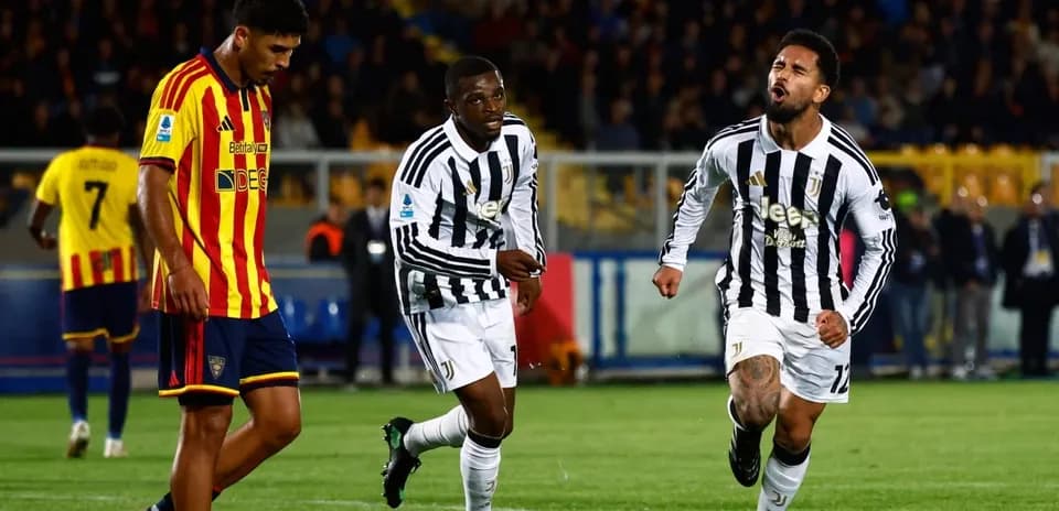 Jugadores de Lecce y Juventus en el partido