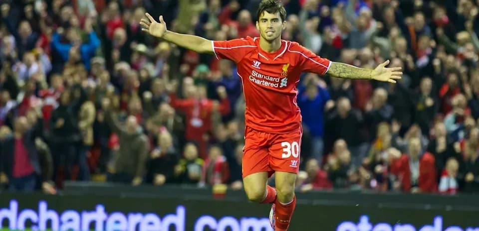 Jugador de Liverpool celebrando un gol en el estadio
