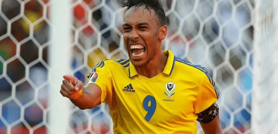 Jugador celebrando un gol en partido de fútbol