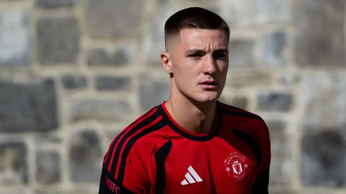 Jugador de Manchester United en camiseta roja