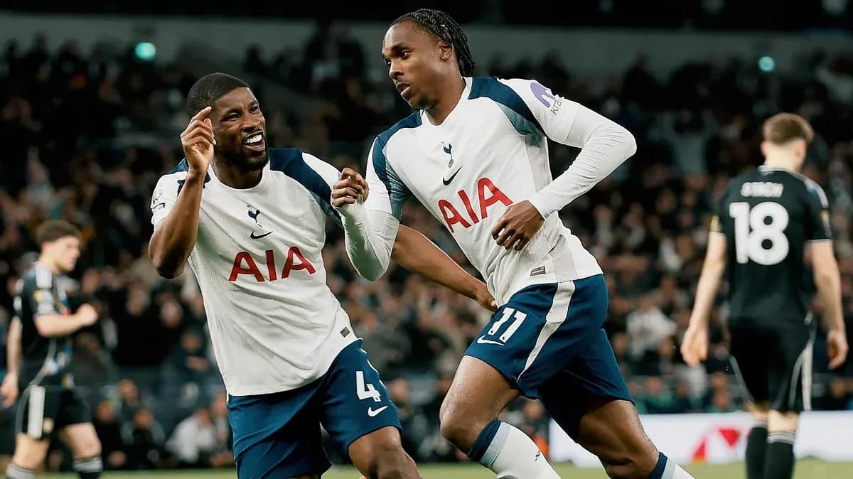 Jugadores de Tottenham celebrando un gol