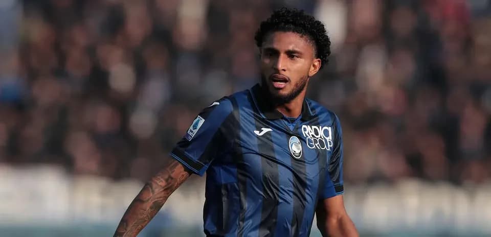 Jugador de Atalanta en acción durante partido