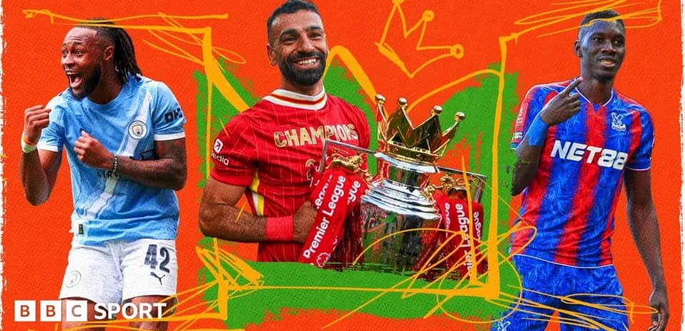 Tres futbolistas celebrando con trofeo de Premier League