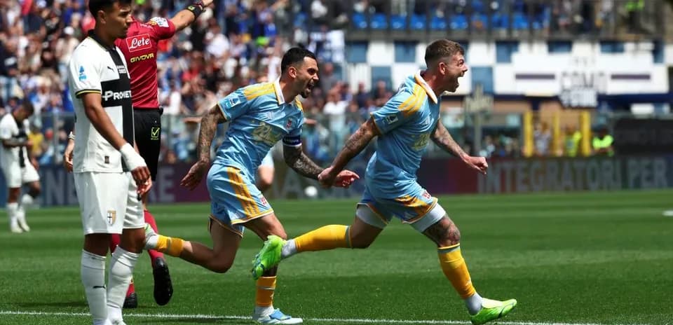 Jugadores de Como celebrando un gol