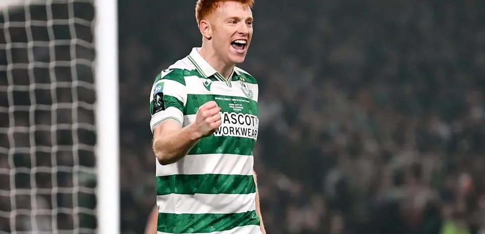 Jugador celebrando un gol en partido de fútbol