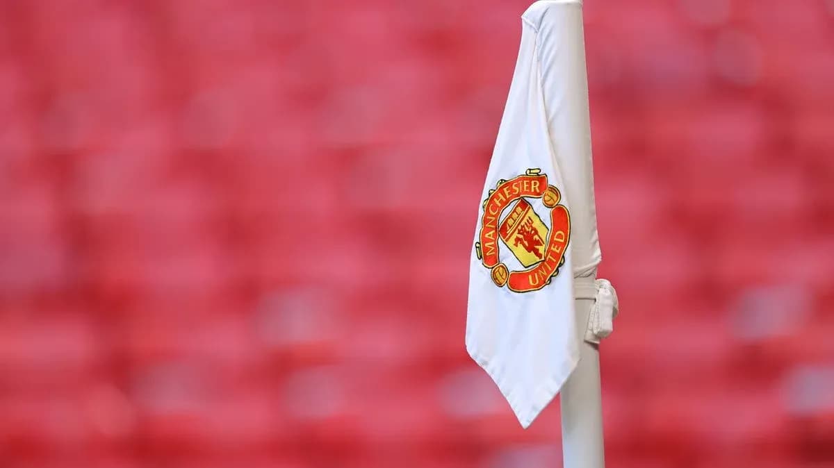 Bandera de esquina con el logo de Manchester United