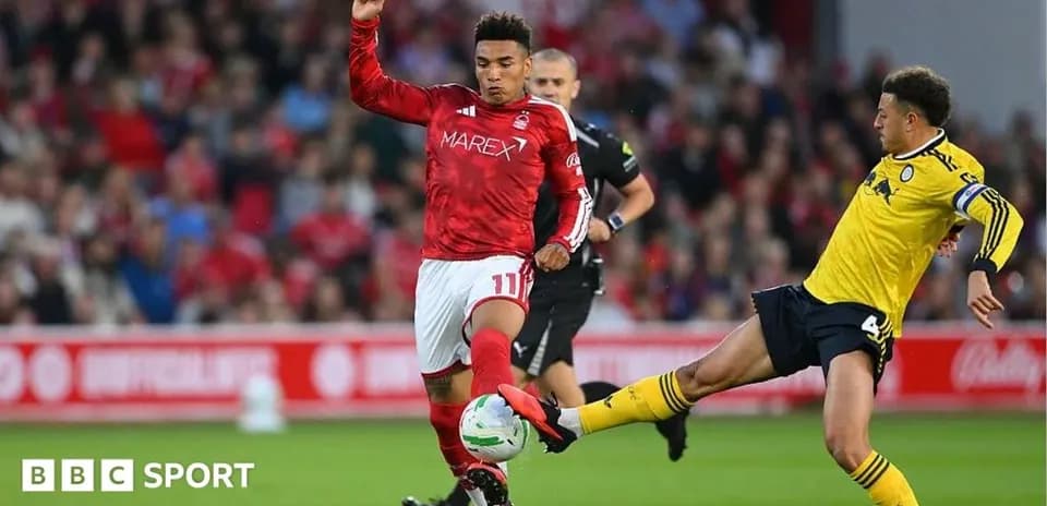 Jugador de Nottingham Forest en acción durante partido