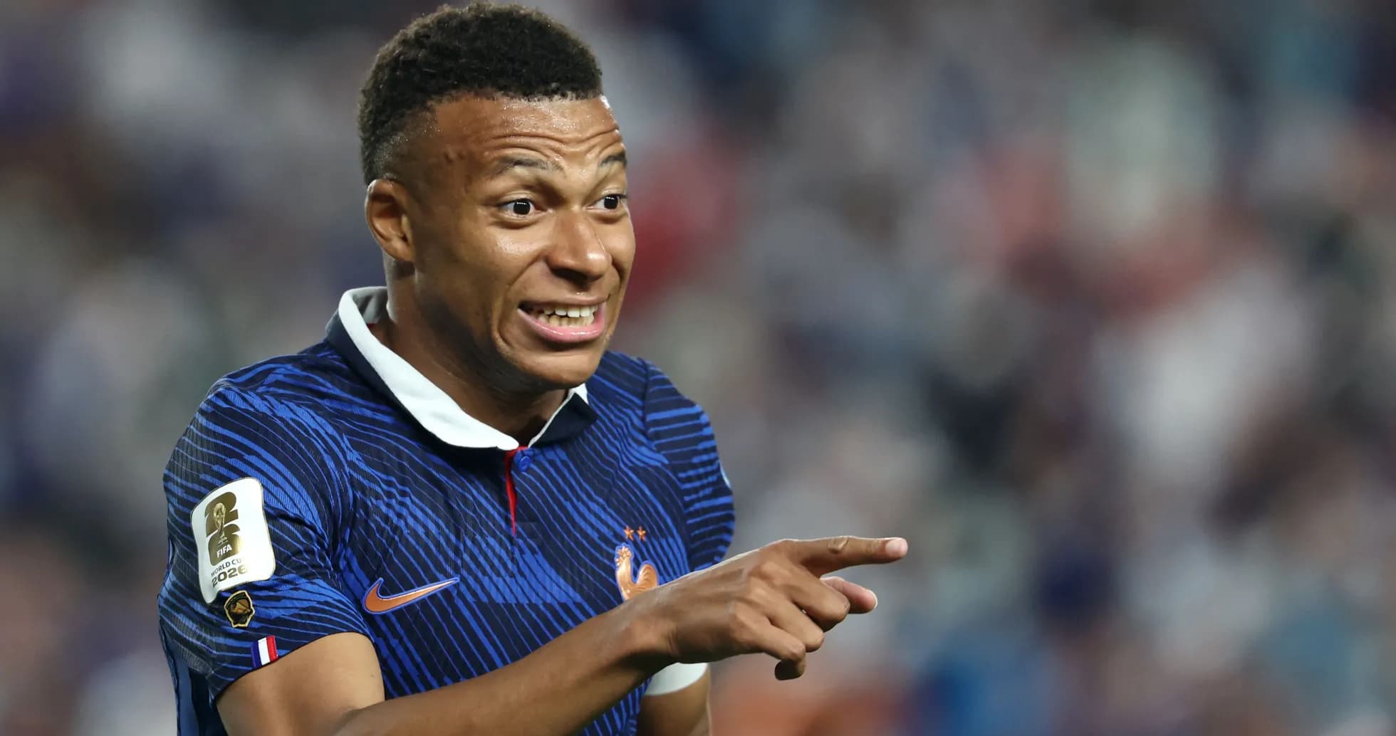 Jugador de Francia señalando durante el partido