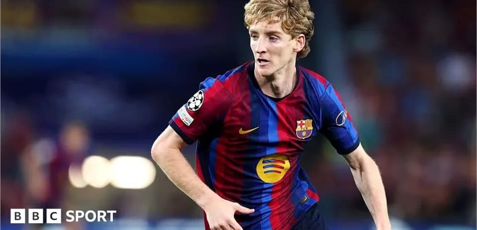Jugador de Barcelona corriendo en el campo