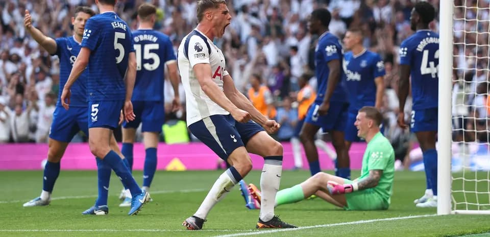 Jugador de Tottenham celebrando un gol