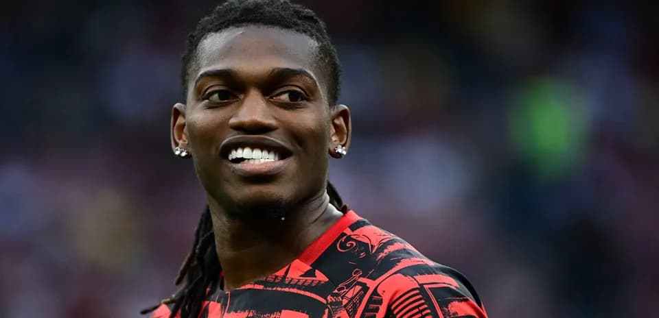 Jugador sonriendo antes de un partido
