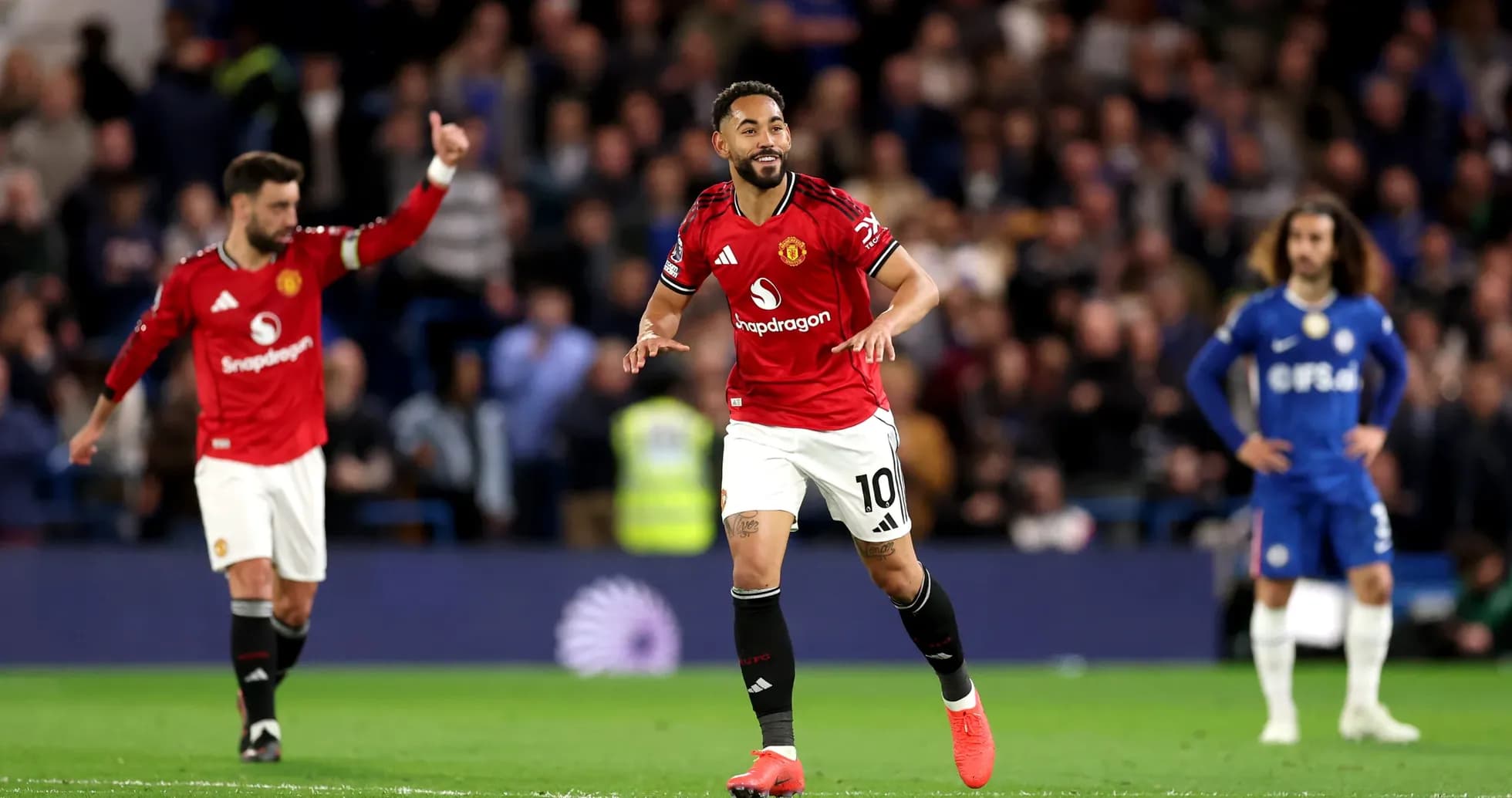 Jugadores de Manchester United celebrando un gol