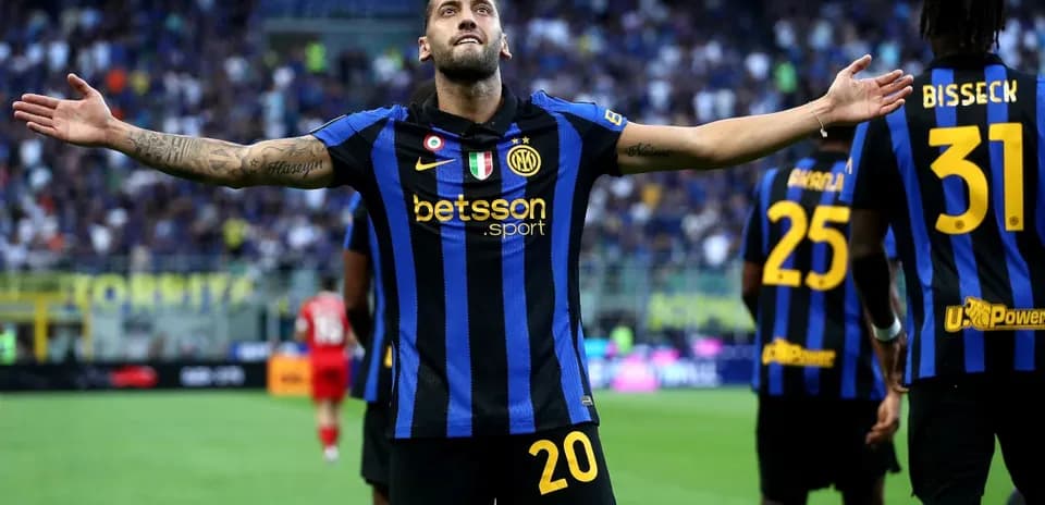 Jugador de Inter celebrando un gol en el partido