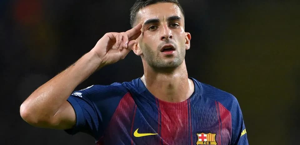 Jugador de Barcelona saludando tras anotar un gol