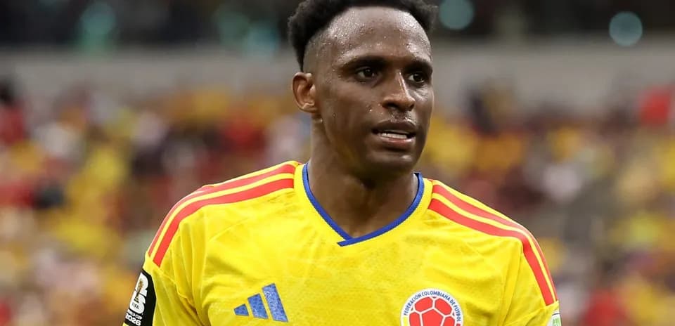 Jugador con camiseta amarilla de Colombia en el partido