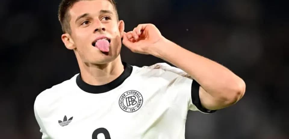 Jugador de Alemania celebrando en el campo