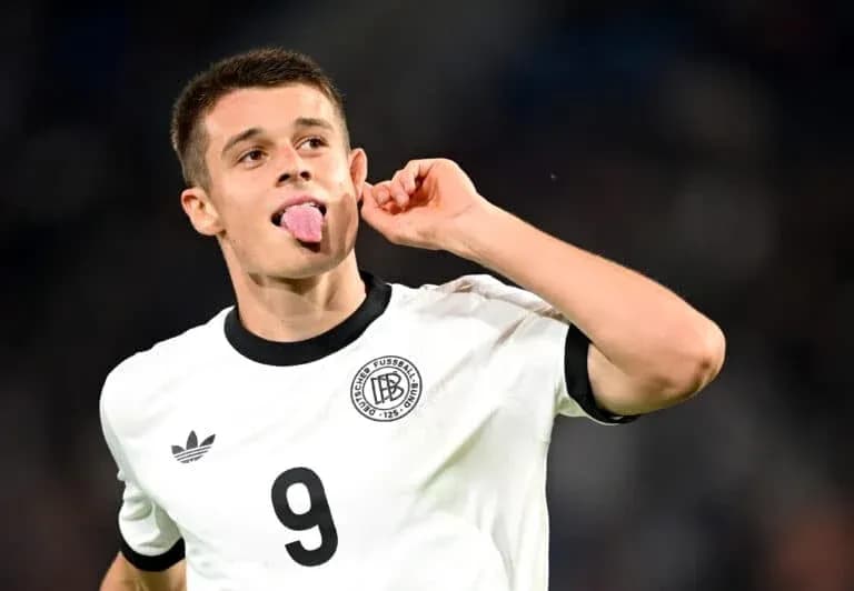 Jugador de Alemania celebrando en el campo