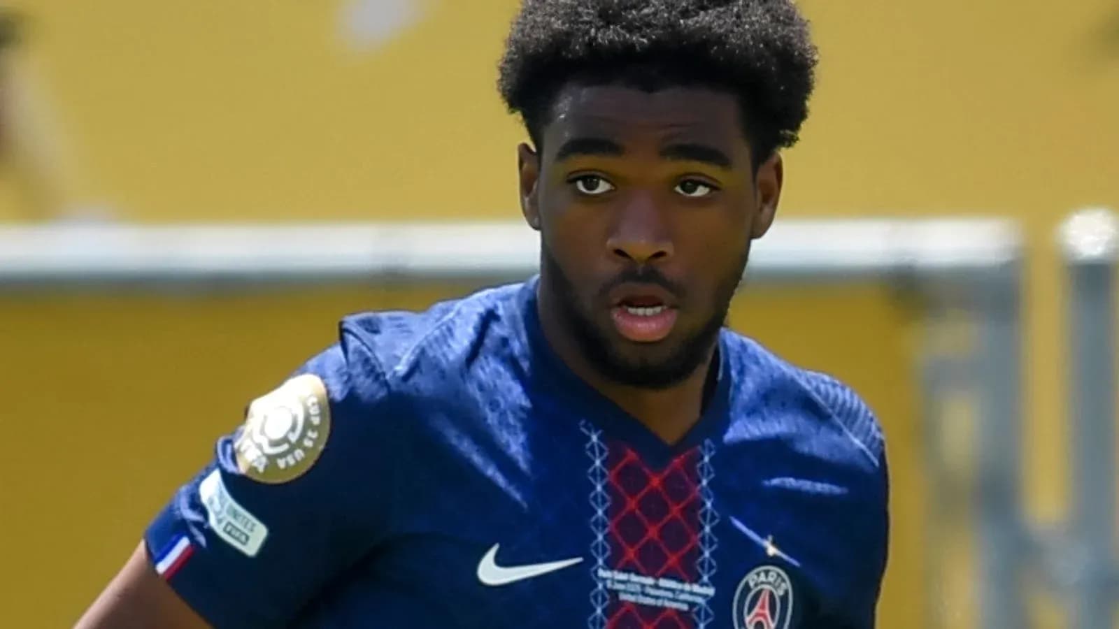 Jugador de PSG en acción durante el partido