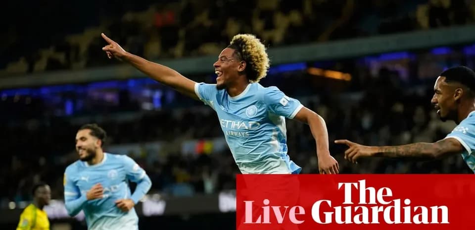 Jugador de Manchester City celebra un gol en el estadio