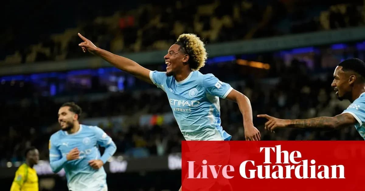 Jugador de Manchester City celebra un gol en el estadio