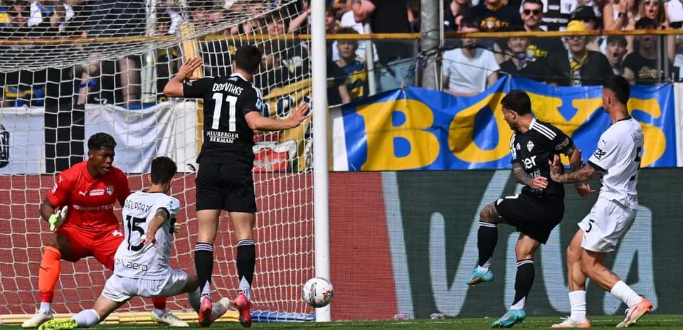 Gol de Como en el partido contra Parma