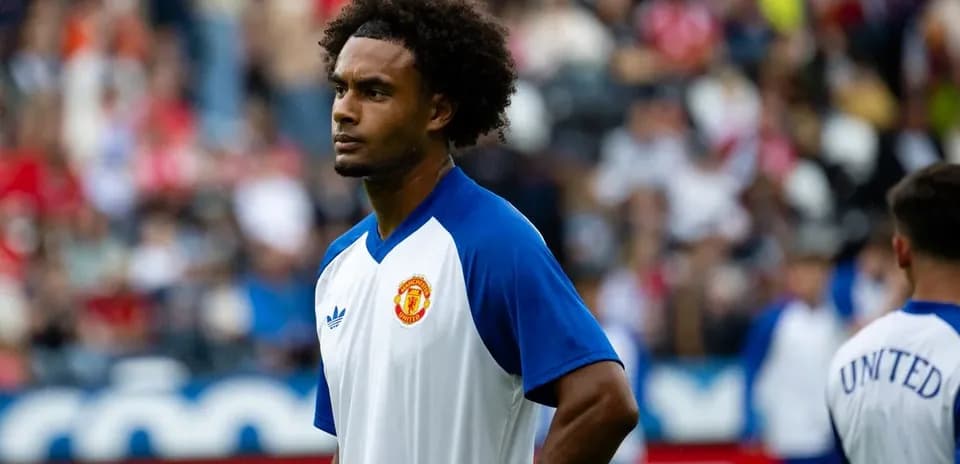 Jugador de Manchester United calentando antes del partido