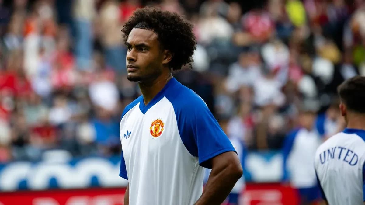 Jugador de Manchester United calentando antes del partido
