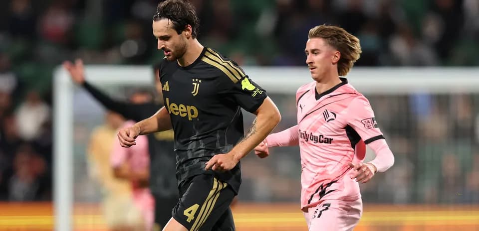 Jugadores de Juventus y Swansea en acción durante partido