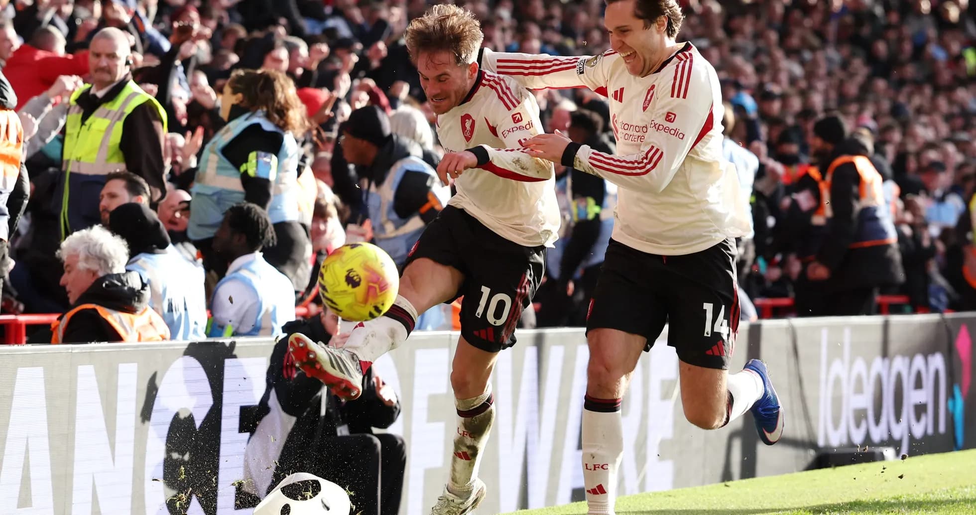 Jugadores de Nottingham Forest celebrando un gol