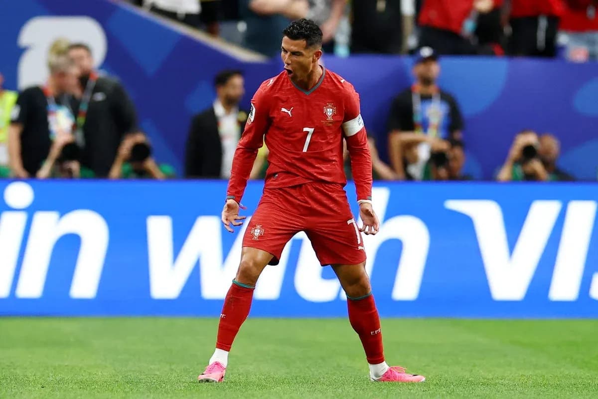 Cristiano Ronaldo celebrando durante un partido de fútbol Cristiano Ronaldo celebrando durante un partido de fútbol