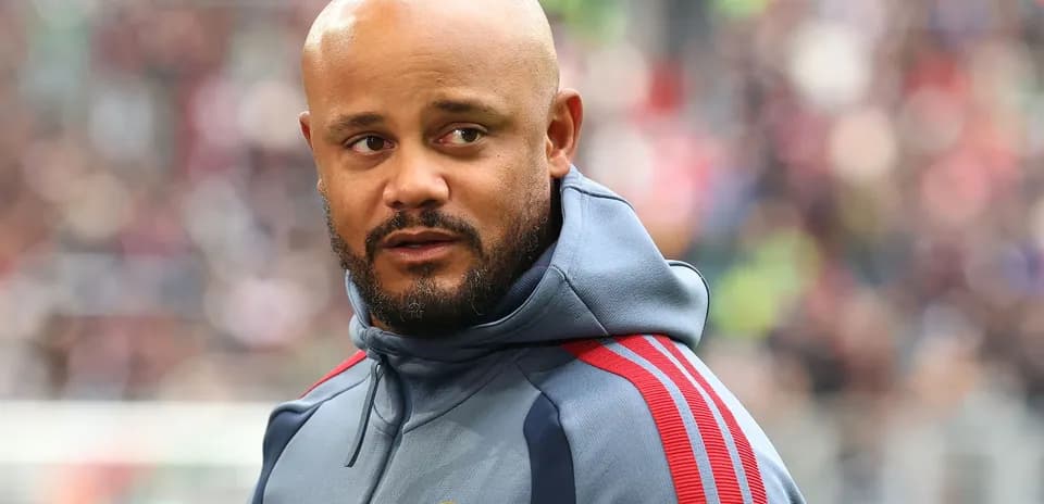 Entrenador de FC Bayern en el banquillo