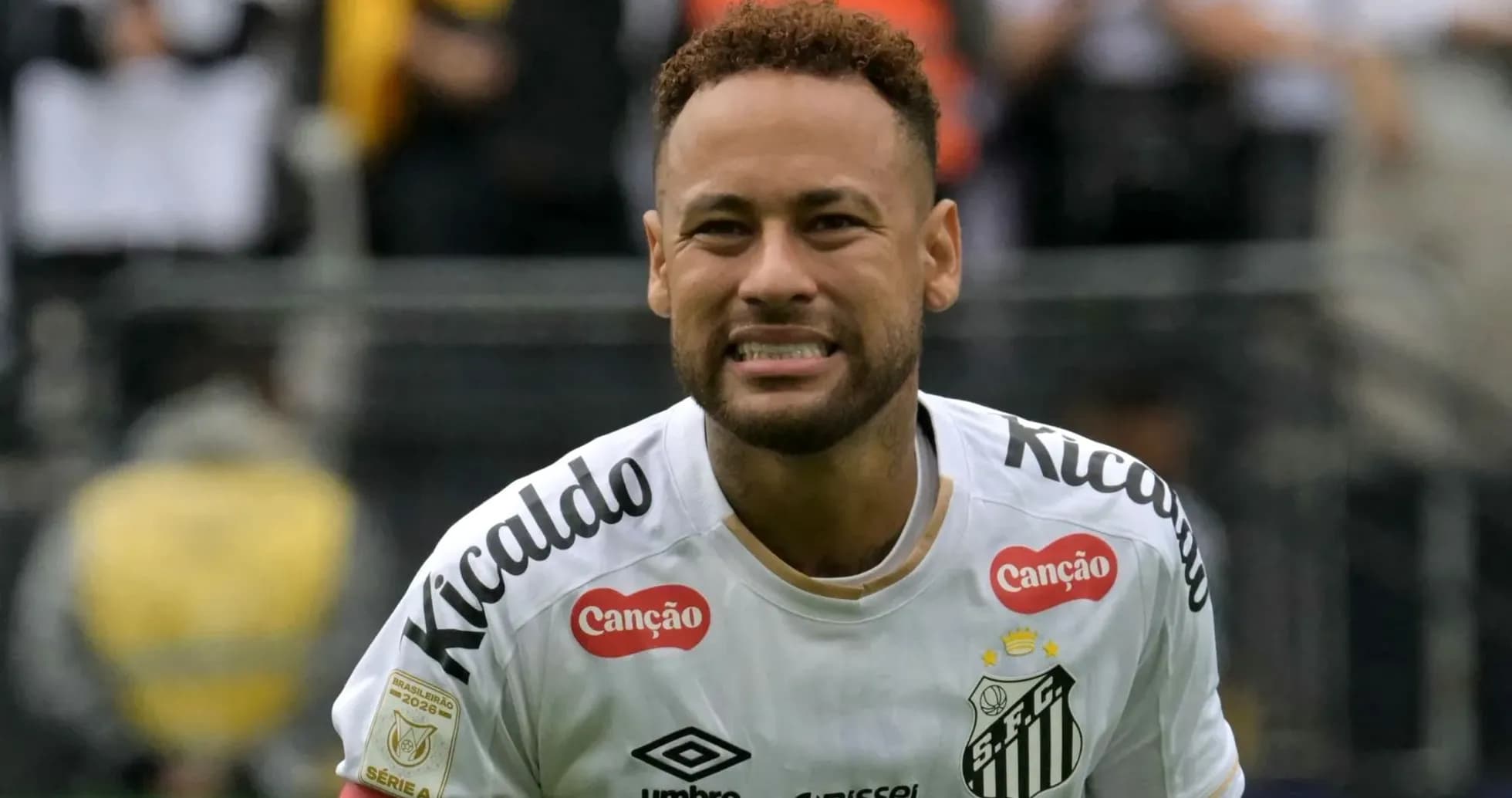 Neymar jugando con la camiseta de Santos FC