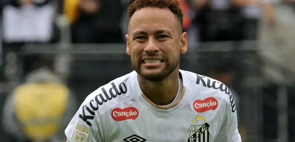 Neymar jugando con la camiseta de Santos FC