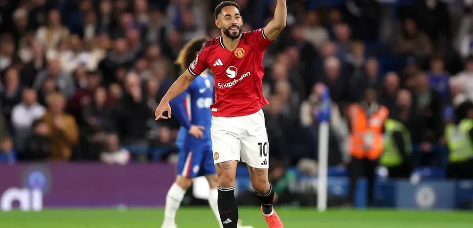 Jugador de Manchester United celebra un gol