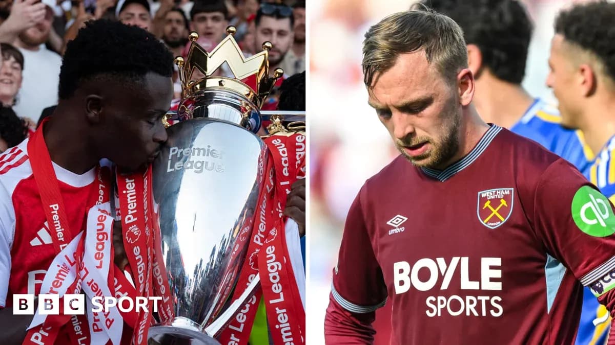 Jugador levantando trofeo de Premier League y jugador de West Ham
