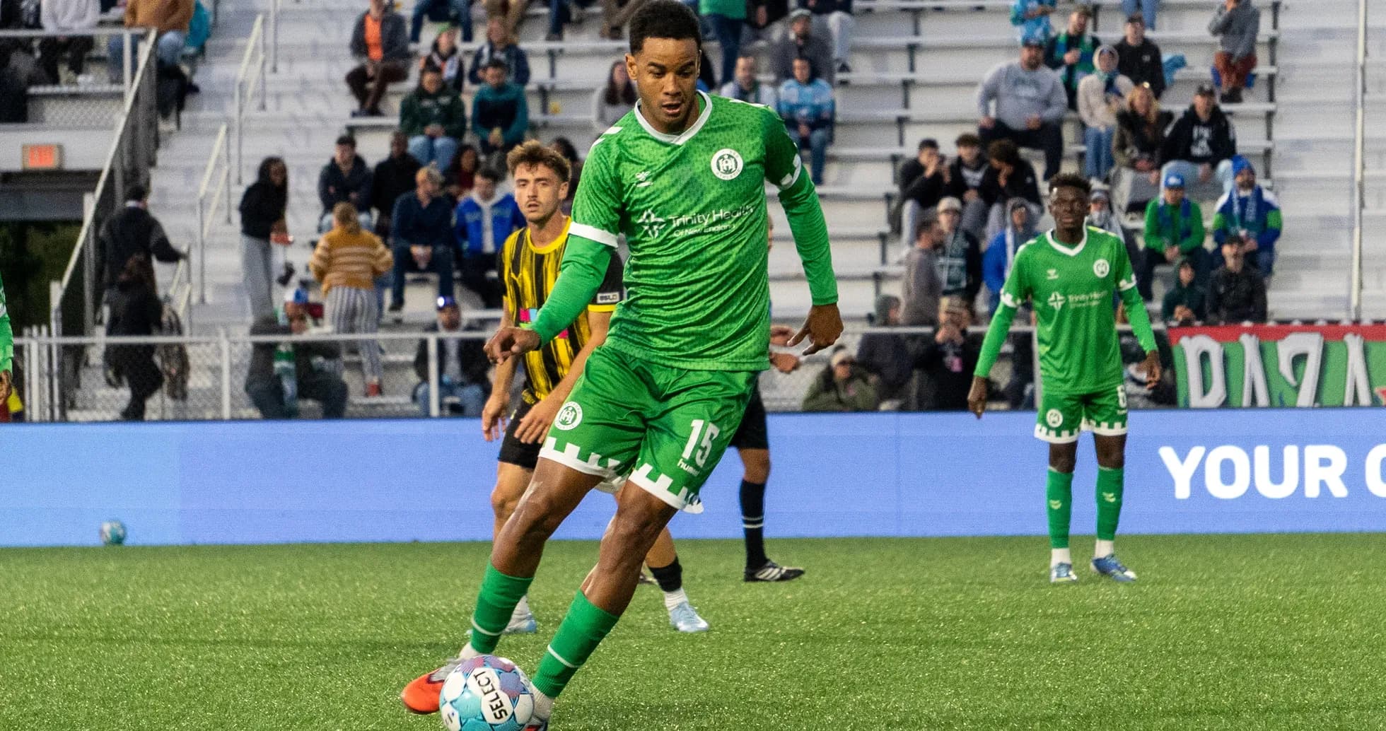 Jugador de Hartford Athletic en acción