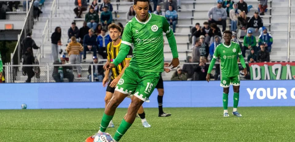 Jugador de Hartford Athletic en acción