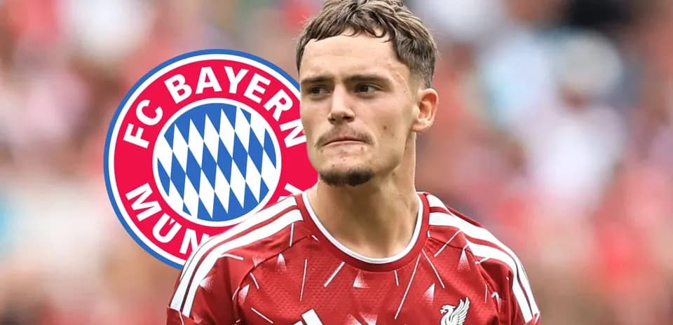 Jugador de Liverpool con logo de Bayern Múnich detrás