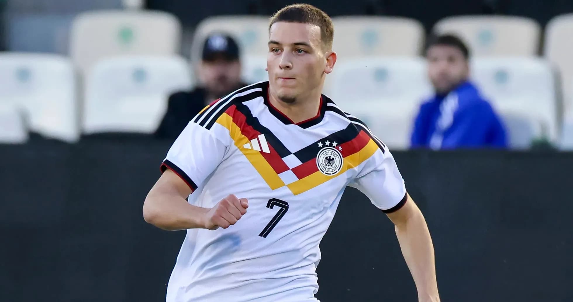 Jugador de Alemania corriendo durante un partido