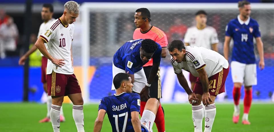 Jugadores de Francia y España en el partido