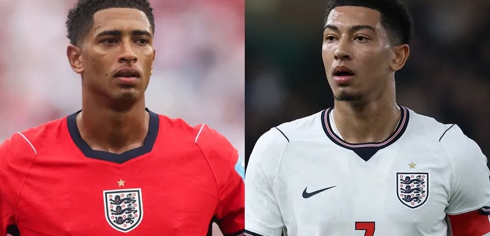 Dos jugadores de Inglaterra en camisetas diferentes