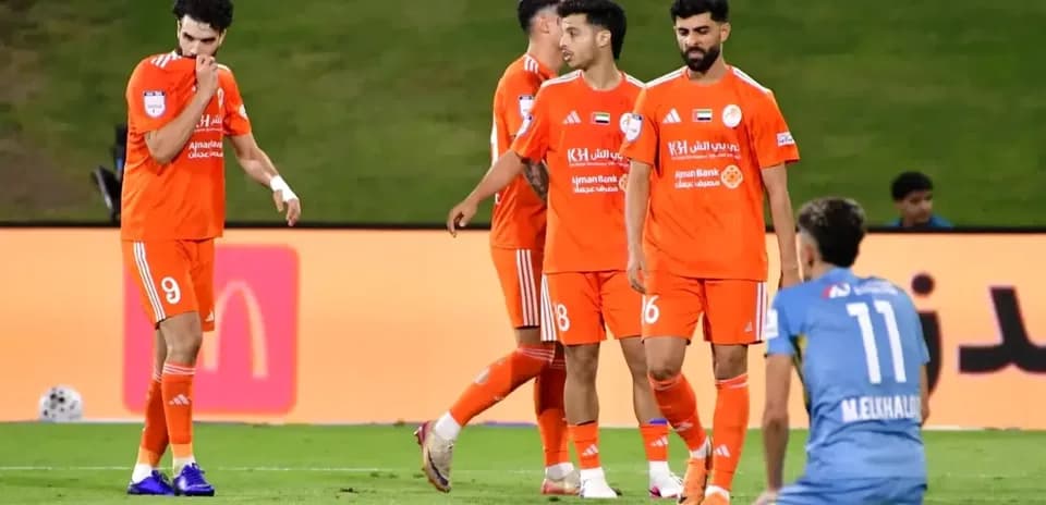 Jugadores de Ajman U23 en el partido