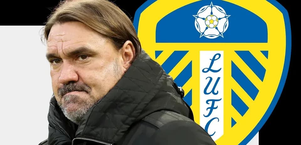 Entrenador de fútbol frente al escudo de Leeds United