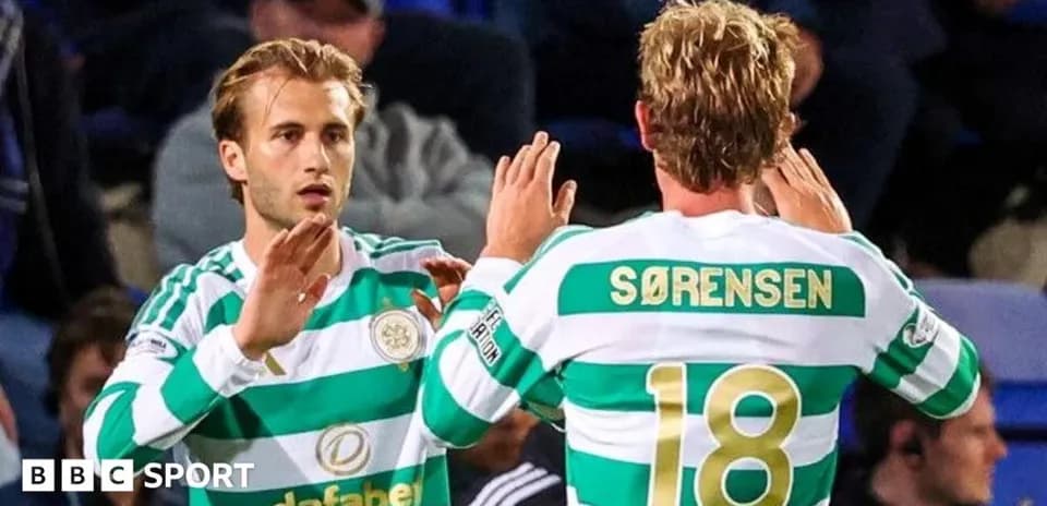 Jugadores de Celtic celebrando durante un partido