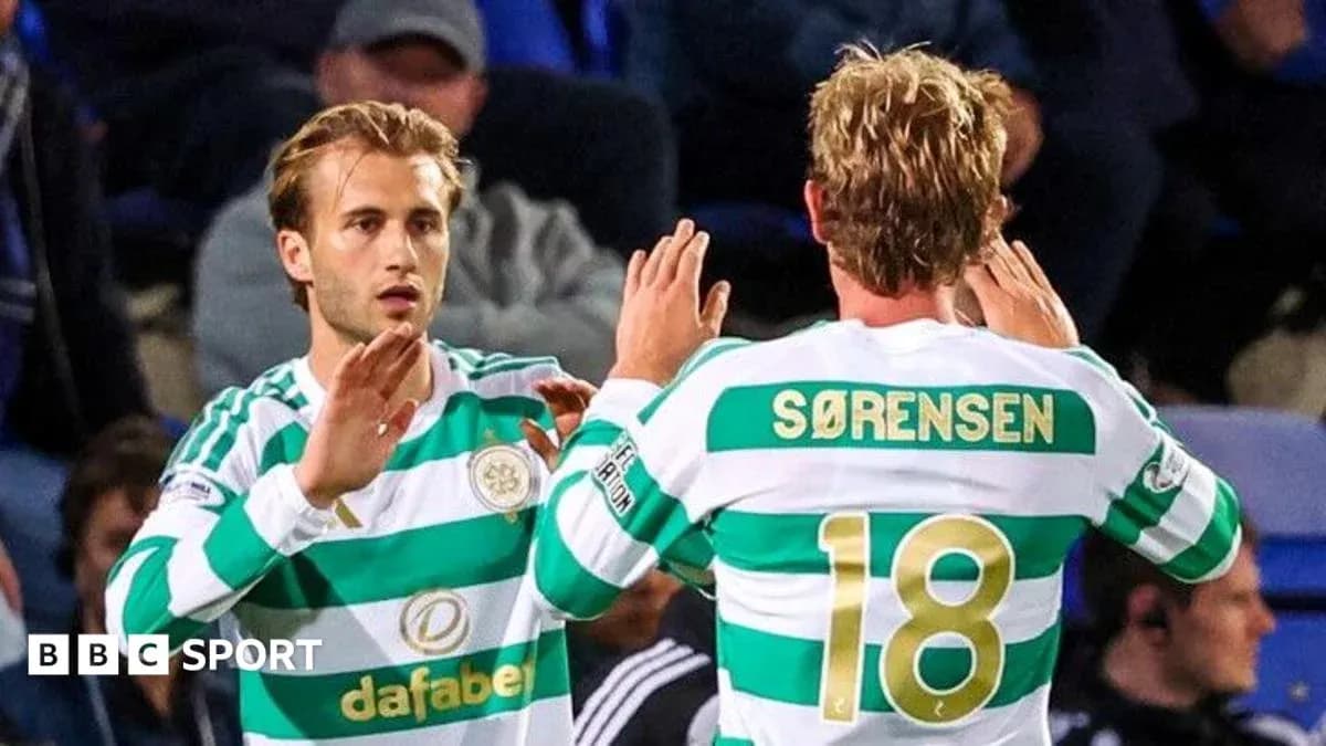 Jugadores de Celtic celebrando durante un partido