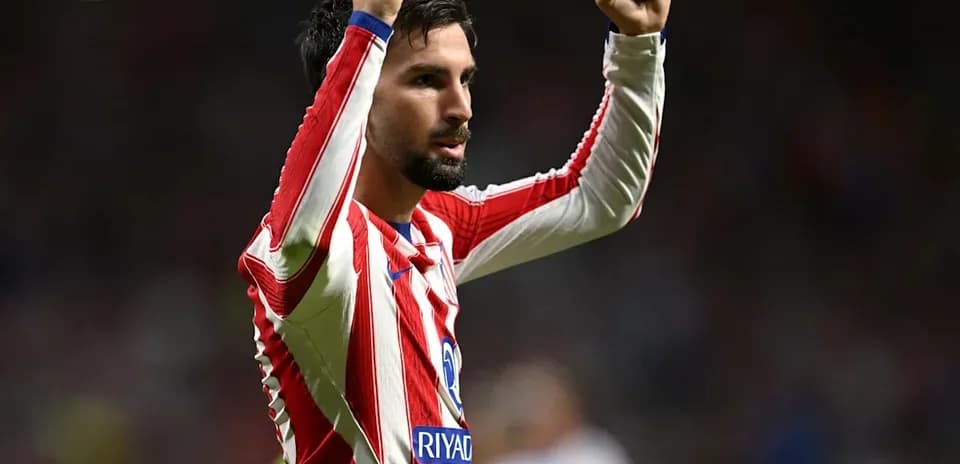 Jugador levantando los brazos en señal de victoria