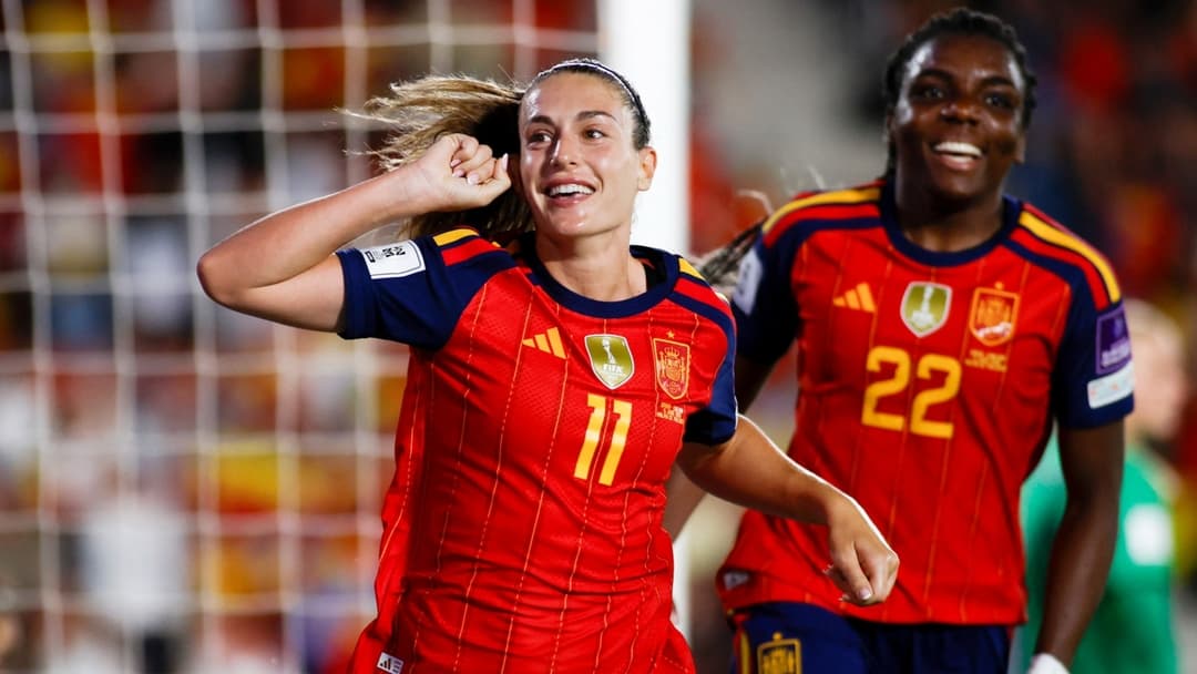 Jugadora de España celebrando un gol en el partido