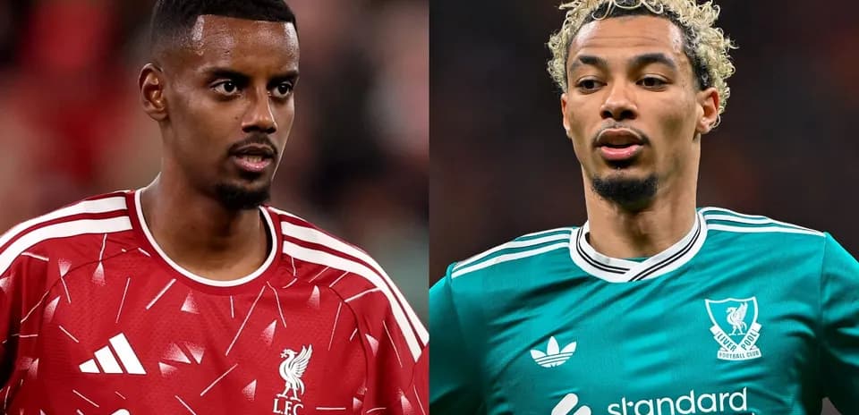 Dos jugadores de Liverpool en camisetas diferentes