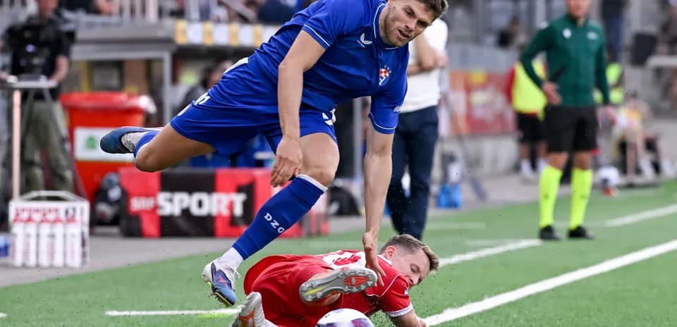 Jugadores de Dinamo Zagreb y FC Thun en acción