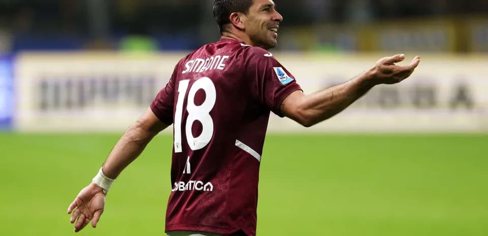 Jugador de Torino mostrando frustración en el partido